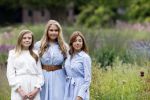 Den Haag  17 juli 2020
Koninklijk fotouurtje in de tuin van Huis ten Bosch . Vanwege corona was er veel minder pers uitgenodigd dan andere jaren. Aanwezig koning Willem Alexander Koningina Maxima en de prinsessen Amalia Alexia en Ariane .