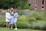 Den Haag  17 juli 2020
Koninklijk fotouurtje in de tuin van Huis ten Bosch . Vanwege corona was er veel minder pers uitgenodigd dan andere jaren. Aanwezig koning Willem Alexander Koningina Maxima en de prinsessen Amalia Alexia en Ariane .