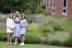 Den Haag  17 juli 2020
Koninklijk fotouurtje in de tuin van Huis ten Bosch . Vanwege corona was er veel minder pers uitgenodigd dan andere jaren. Aanwezig koning Willem Alexander Koningina Maxima en de prinsessen Amalia Alexia en Ariane .