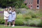 Den Haag  17 juli 2020
Koninklijk fotouurtje in de tuin van Huis ten Bosch . Vanwege corona was er veel minder pers uitgenodigd dan andere jaren. Aanwezig koning Willem Alexander Koningina Maxima en de prinsessen Amalia Alexia en Ariane .