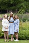 Den Haag  17 juli 2020
Koninklijk fotouurtje in de tuin van Huis ten Bosch . Vanwege corona was er veel minder pers uitgenodigd dan andere jaren. Aanwezig koning Willem Alexander Koningina Maxima en de prinsessen Amalia Alexia en Ariane .