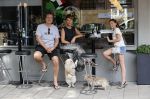 Amsterdam 19 juli 2020
Quincy Schellevis met zijn vrouw en dochter op terras bij Renzo in Amsterdam zuid
