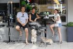 Amsterdam 19 juli 2020
Quincy Schellevis met zijn vrouw en dochter op terras bij Renzo in Amsterdam zuid