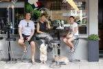 Amsterdam 19 juli 2020
Quincy Schellevis met zijn vrouw en dochter op terras bij Renzo in Amsterdam zuid