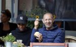 Amsterdam 14 juli 2020
Roland Kahn met zijn vriendin bij de Joffers