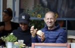 Amsterdam 14 juli 2020
Roland Kahn met zijn vriendin bij de Joffers