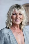 Bloemendaal 2 juli 2020
Boekpresentatie Saskia Noort . Danny Vera kreeg het eerste exemplaar.
Danny zijn zwangere vrouw Escha Tanihatu