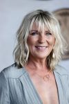 Bloemendaal 2 juli 2020
Boekpresentatie Saskia Noort . Danny Vera kreeg het eerste exemplaar.
Danny zijn zwangere vrouw Escha Tanihatu