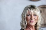 Bloemendaal 2 juli 2020
Boekpresentatie Saskia Noort . Danny Vera kreeg het eerste exemplaar.
Danny zijn zwangere vrouw Escha Tanihatu