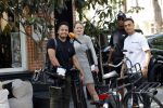Amsterdam 20 juni 2020
sergino Dest met zijn manager Anthony Vos en een ploeg van RTL Boulevard op de cornelis schuytstraat