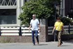 Amsterdam 19 juli 2020
Tom Egbers en zijn vrouw Janke Dekker wandelend in Amsterdam zuid