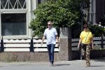 Amsterdam 19 juli 2020
Tom Egbers en zijn vrouw Janke Dekker wandelend in Amsterdam zuid