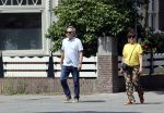 Amsterdam 19 juli 2020
Tom Egbers en zijn vrouw Janke Dekker wandelend in Amsterdam zuid