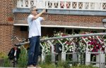 Amsterdam 19 juli 2020
Tom Egbers en zijn vrouw Janke Dekker wandelend in Amsterdam zuid