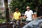Amsterdam 19 juli 2020
Tom Egbers en zijn vrouw Janke Dekker wandelend in Amsterdam zuid