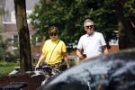 Amsterdam 19 juli 2020
Tom Egbers en zijn vrouw Janke Dekker wandelend in Amsterdam zuid