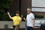 Amsterdam 19 juli 2020
Tom Egbers en zijn vrouw Janke Dekker wandelend in Amsterdam zuid
