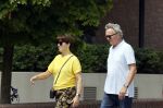 Amsterdam 19 juli 2020
Tom Egbers en zijn vrouw Janke Dekker wandelend in Amsterdam zuid