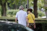 Amsterdam 19 juli 2020
Tom Egbers en zijn vrouw Janke Dekker wandelend in Amsterdam zuid