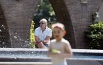 Amsterdam 17 juni 2020
Victor Reinier gaat met zijn dochtertje zwemmen