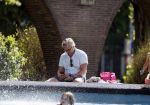 Amsterdam 17 juni 2020
Victor Reinier gaat met zijn dochtertje zwemmen