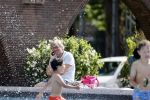 Amsterdam 17 juni 2020
Victor Reinier gaat met zijn dochtertje zwemmen