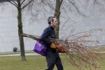 Amsterdam 2 april 2020
Viktor Horsting doet boodschappen en loopt naar zijn huis.
