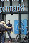 Amsterdam 2 april 2020
Viktor Horsting doet boodschappen en loopt naar zijn huis.