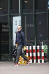 Amsterdam 2 april 2020
Viktor Horsting doet boodschappen en loopt naar zijn huis.