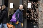 Amsterdam 2 april 2020
Viktor Horsting doet boodschappen en loopt naar zijn huis.