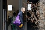 Amsterdam 2 april 2020
Viktor Horsting doet boodschappen en loopt naar zijn huis.