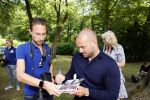 Doorn 27 juni 2020
Presentatie boek Wesley Sneijder . Het boek is geschreven door Kees Jansma en mark v Bommel ontving het eerste exemplaar.