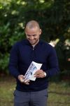 Doorn 27 juni 2020
Presentatie boek Wesley Sneijder . Het boek is geschreven door Kees Jansma en mark v Bommel ontving het eerste exemplaar.