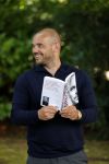 Doorn 27 juni 2020
Presentatie boek Wesley Sneijder . Het boek is geschreven door Kees Jansma en mark v Bommel ontving het eerste exemplaar.