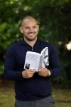 Doorn 27 juni 2020
Presentatie boek Wesley Sneijder . Het boek is geschreven door Kees Jansma en mark v Bommel ontving het eerste exemplaar.