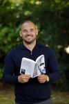 Doorn 27 juni 2020
Presentatie boek Wesley Sneijder . Het boek is geschreven door Kees Jansma en mark v Bommel ontving het eerste exemplaar.