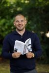 Doorn 27 juni 2020
Presentatie boek Wesley Sneijder . Het boek is geschreven door Kees Jansma en mark v Bommel ontving het eerste exemplaar.