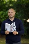 Doorn 27 juni 2020
Presentatie boek Wesley Sneijder . Het boek is geschreven door Kees Jansma en mark v Bommel ontving het eerste exemplaar.