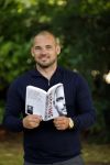 Doorn 27 juni 2020
Presentatie boek Wesley Sneijder . Het boek is geschreven door Kees Jansma en mark v Bommel ontving het eerste exemplaar.