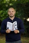 Doorn 27 juni 2020
Presentatie boek Wesley Sneijder . Het boek is geschreven door Kees Jansma en mark v Bommel ontving het eerste exemplaar.