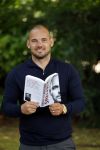 Doorn 27 juni 2020
Presentatie boek Wesley Sneijder . Het boek is geschreven door Kees Jansma en mark v Bommel ontving het eerste exemplaar.