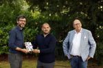 Doorn 27 juni 2020
Presentatie boek Wesley Sneijder . Het boek is geschreven door Kees Jansma en mark v Bommel ontving het eerste exemplaar.