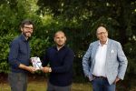 Doorn 27 juni 2020
Presentatie boek Wesley Sneijder . Het boek is geschreven door Kees Jansma en mark v Bommel ontving het eerste exemplaar.
