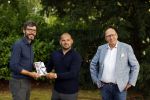 Doorn 27 juni 2020
Presentatie boek Wesley Sneijder . Het boek is geschreven door Kees Jansma en mark v Bommel ontving het eerste exemplaar.