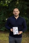 Doorn 27 juni 2020
Presentatie boek Wesley Sneijder . Het boek is geschreven door Kees Jansma en mark v Bommel ontving het eerste exemplaar.