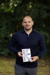 Doorn 27 juni 2020
Presentatie boek Wesley Sneijder . Het boek is geschreven door Kees Jansma en mark v Bommel ontving het eerste exemplaar.
