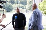 Doorn 27 juni 2020
Presentatie boek Wesley Sneijder . Het boek is geschreven door Kees Jansma en mark v Bommel ontving het eerste exemplaar.