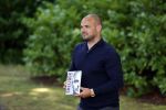 Doorn 27 juni 2020
Presentatie boek Wesley Sneijder . Het boek is geschreven door Kees Jansma en mark v Bommel ontving het eerste exemplaar.