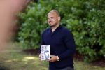 Doorn 27 juni 2020
Presentatie boek Wesley Sneijder . Het boek is geschreven door Kees Jansma en mark v Bommel ontving het eerste exemplaar.