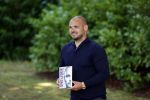 Doorn 27 juni 2020
Presentatie boek Wesley Sneijder . Het boek is geschreven door Kees Jansma en mark v Bommel ontving het eerste exemplaar.